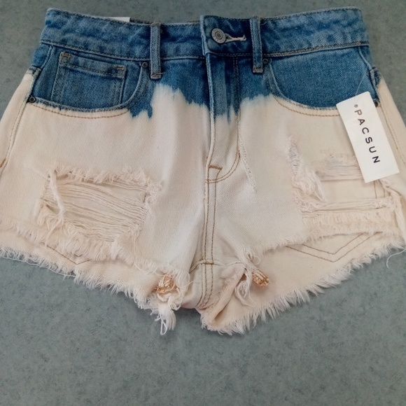 PacSun Pants - Womens shorts size 23/2xl PacSun Pants - Womens shorts size 23/2xl